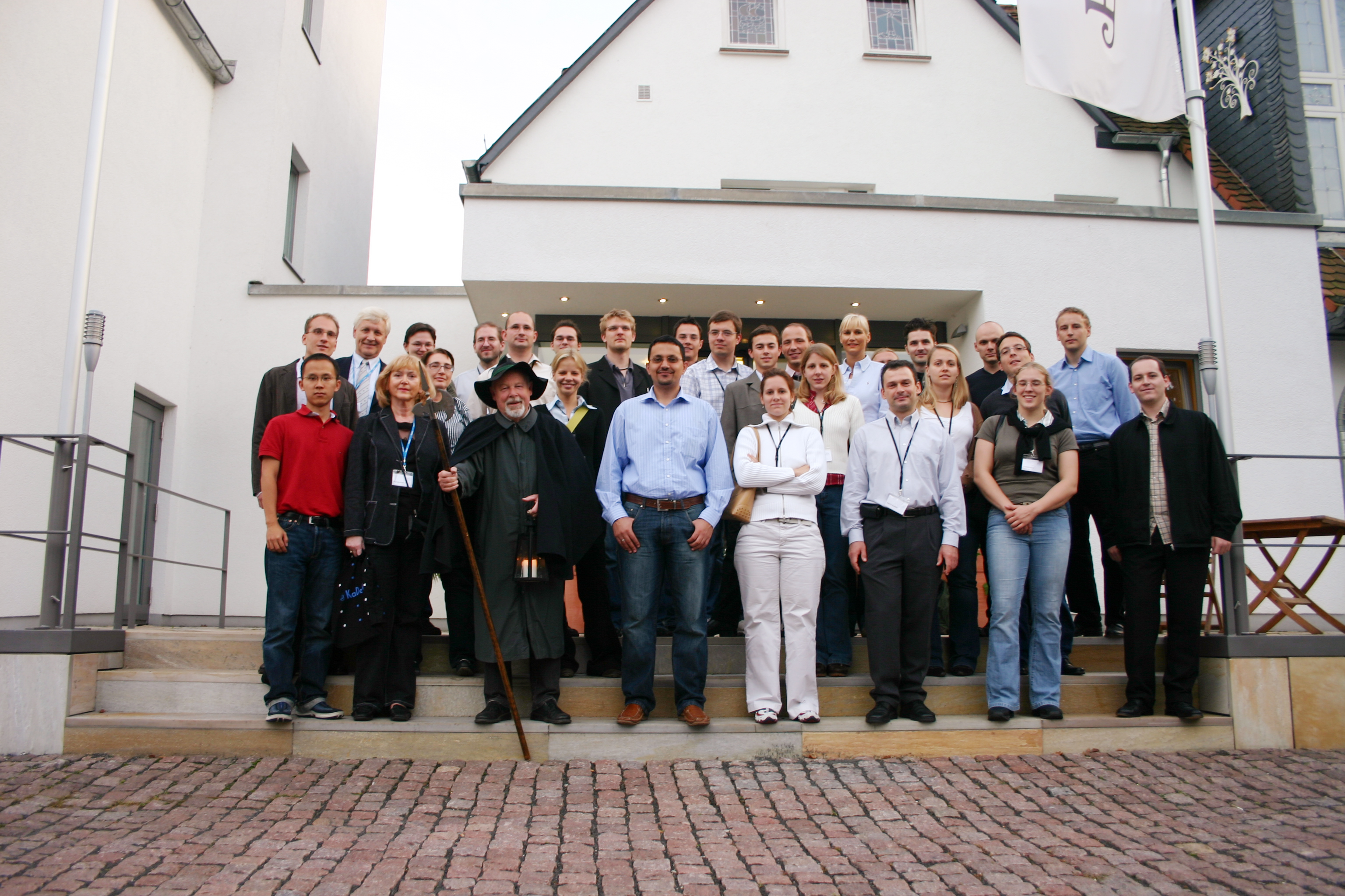 Gruppe von Degussa Stipendiaten Nachtwächterführung Altstadt Steinheim