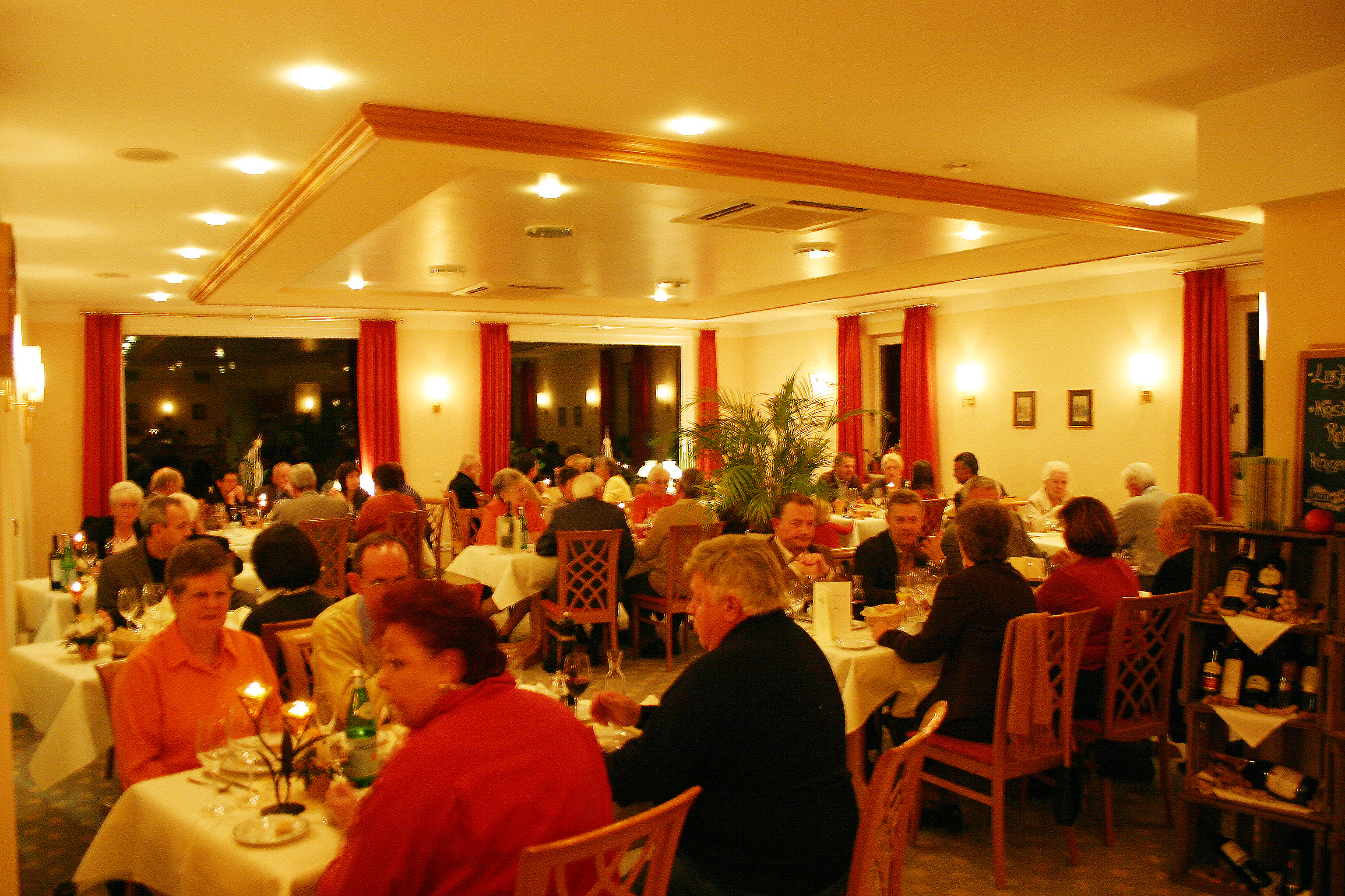 Unsere Gäste beim Geniessen Unsere Gäste beim Geniessen