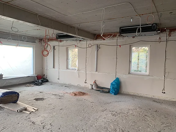 Die Klimageräte werden montiert 29.01.2024